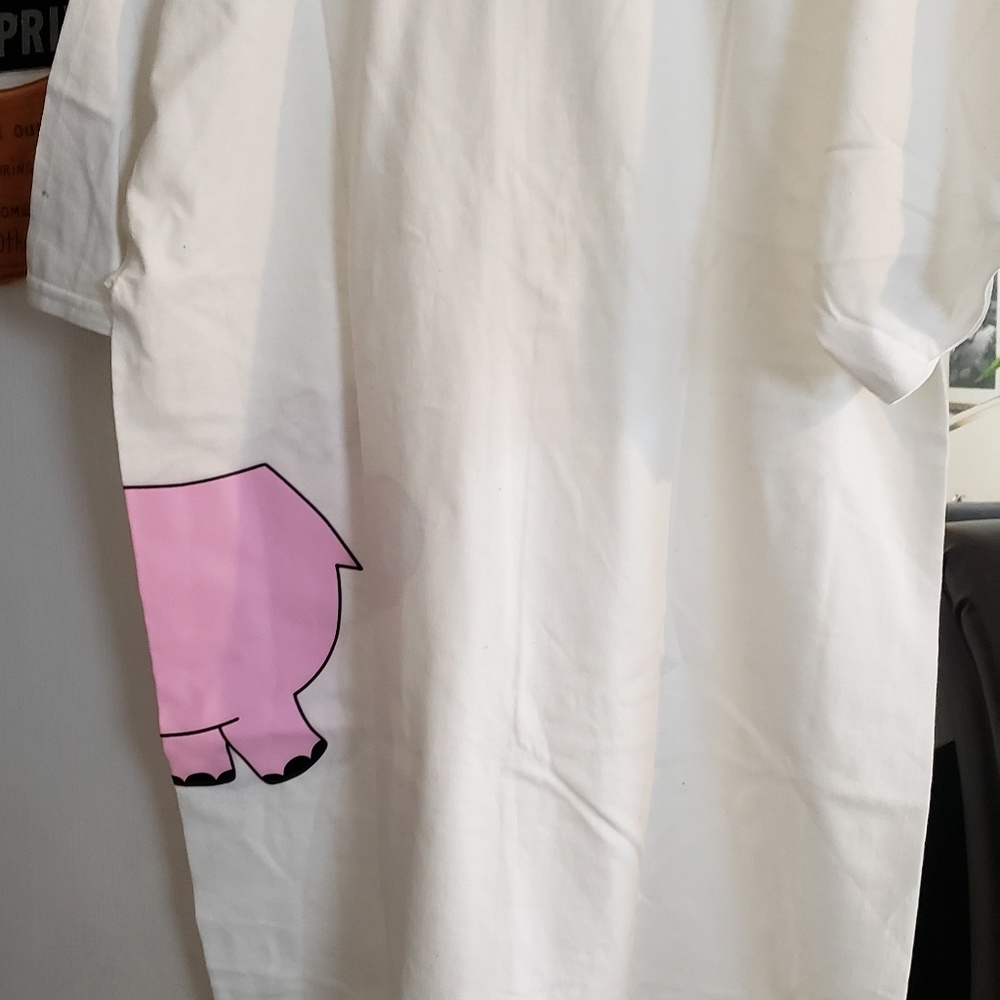 T-Shirt - Picture 2 of 3